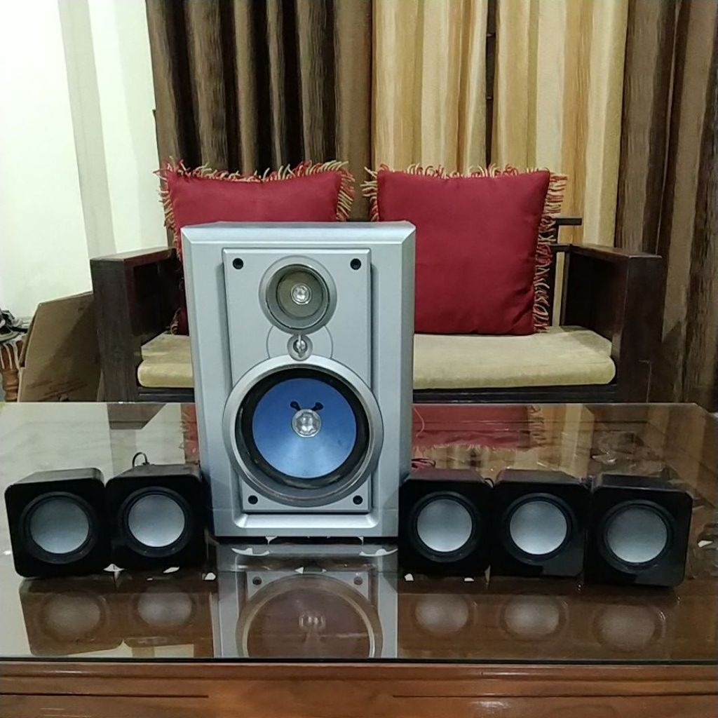 Speaker Pasif Home Theater Sharp Speaker CP - X33DVS (5 + 1 speaker set).Suara mantab, bersih, jelas