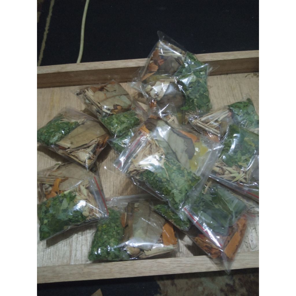 

Wedang Uwuh Persaset Ramuan Tradisional