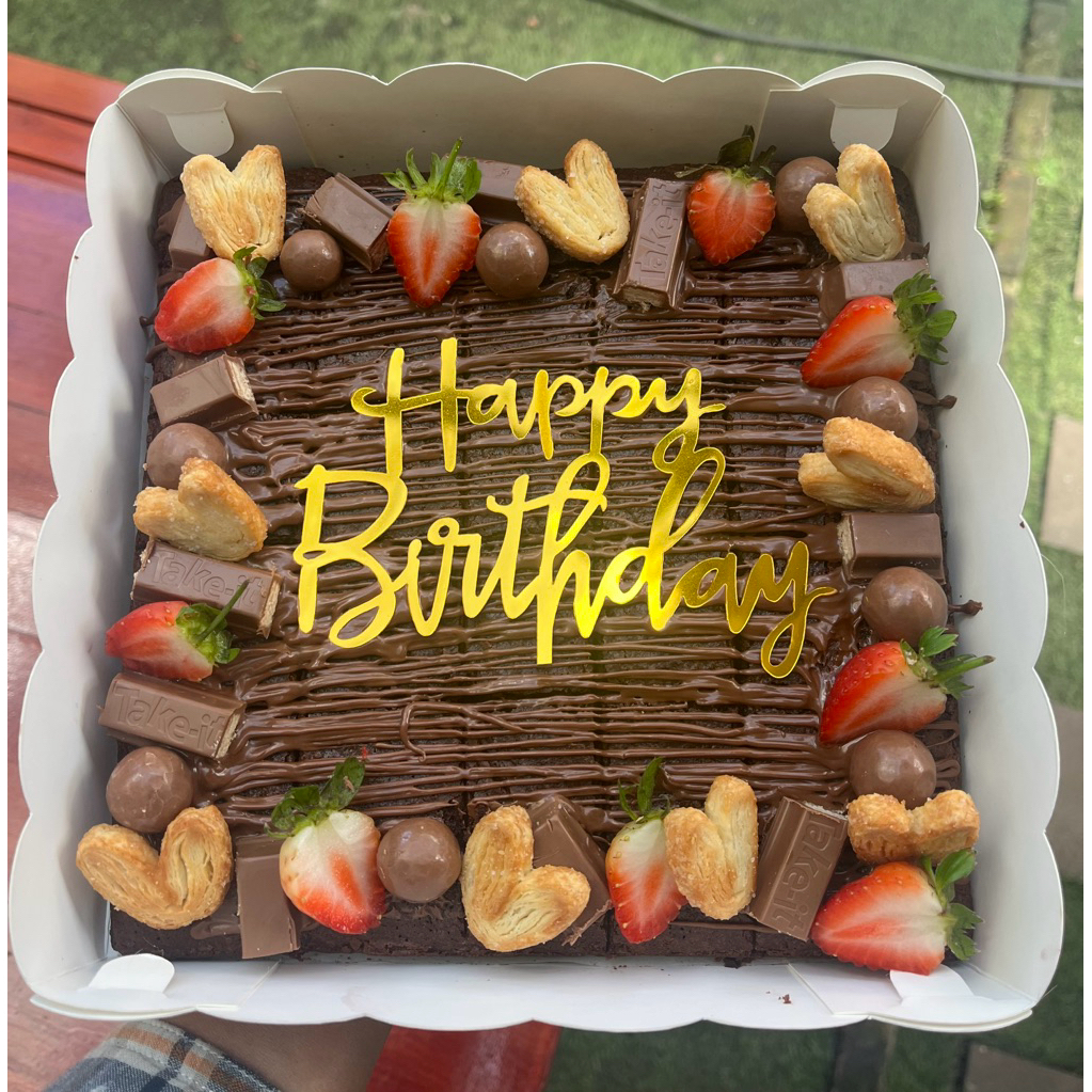 

Brownies Hias Cantik Chocoball, Kitkat, dan Strawberry (Khusus instant area Bogor)
