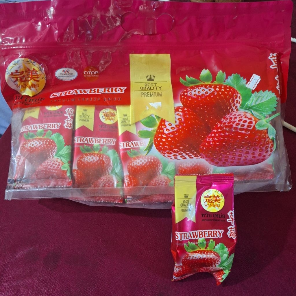 

WAN MEI Buah Strawberry Kering Thailand - Vacuum Freeze Dried Strawberry ISI 10 HALAL ASLI THAILAND