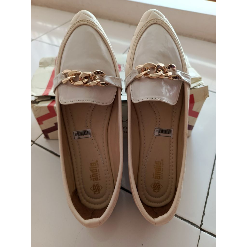 PRELOVED ANDAS ANDIS FLATSHOES CREME SIZE 38