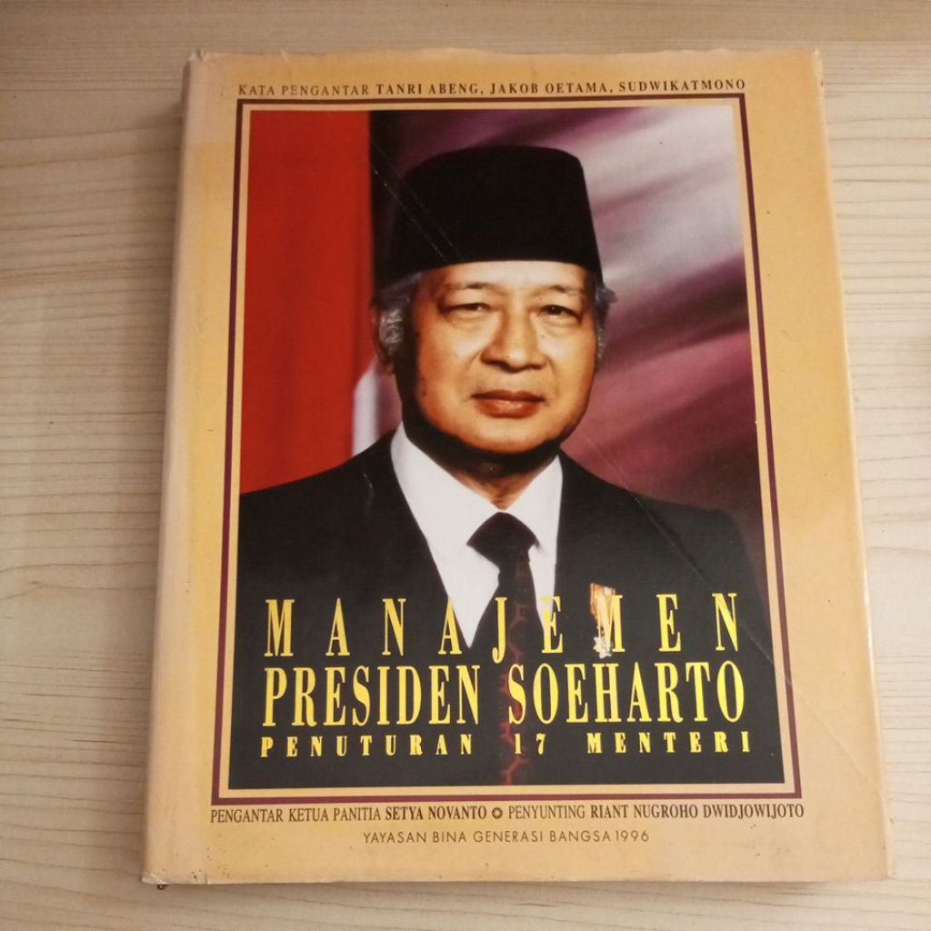 BUKU MANAJEMEN PRESIDEN SOEHARTO