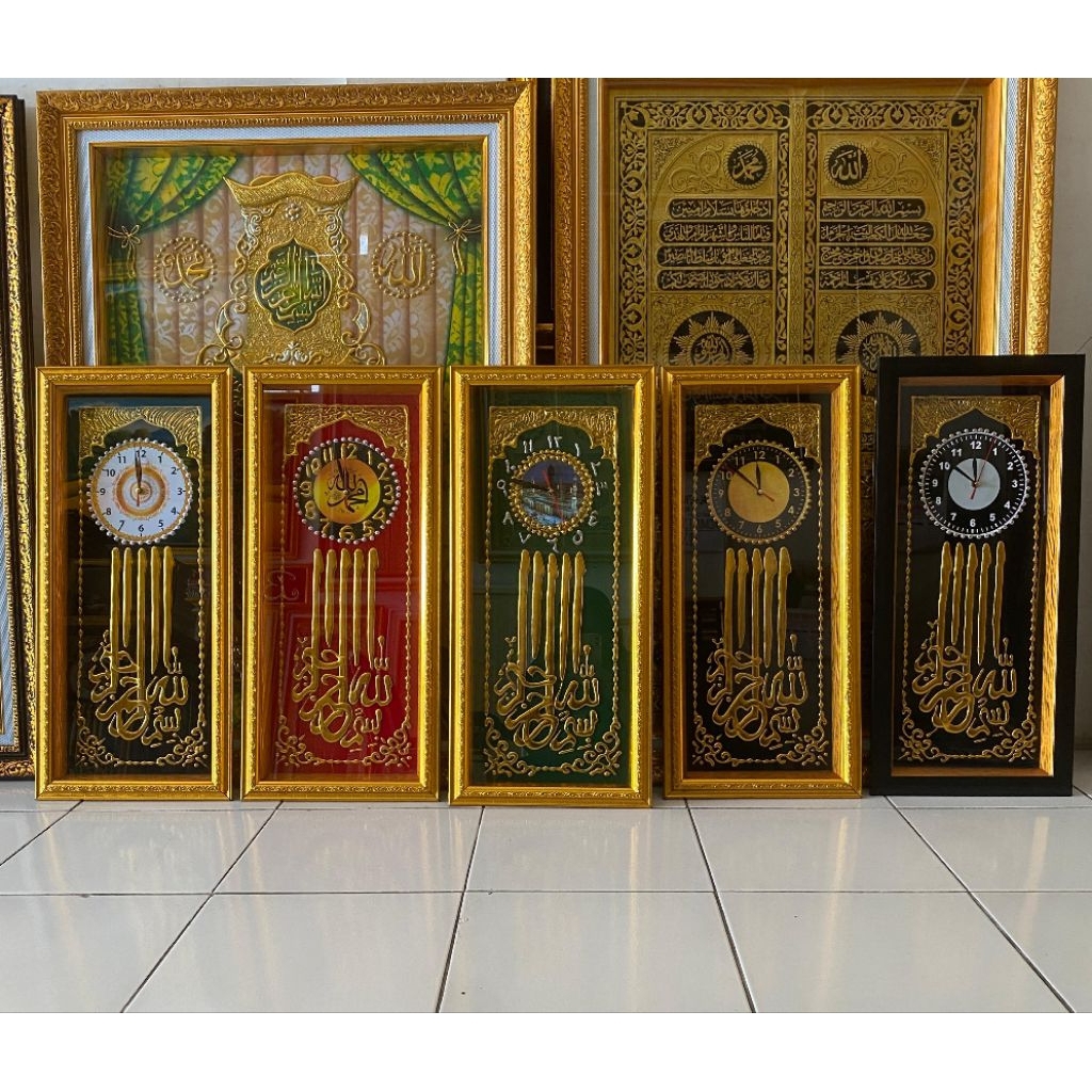 jam kaligrafi timbul