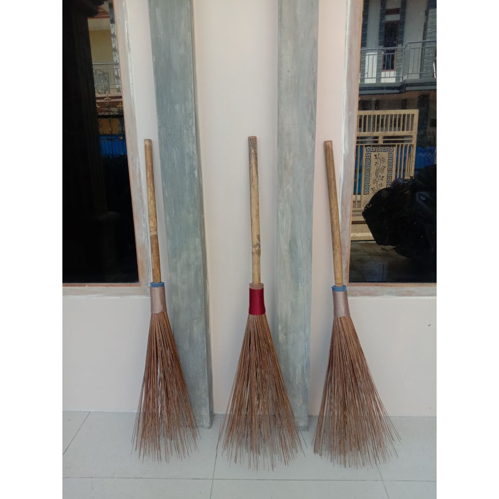 sapu taman / sapu lidi tongkat panjang / sapu gagang panjang / sapu nenek sihir