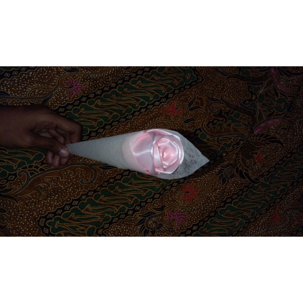 

Single Flower Pita Satin