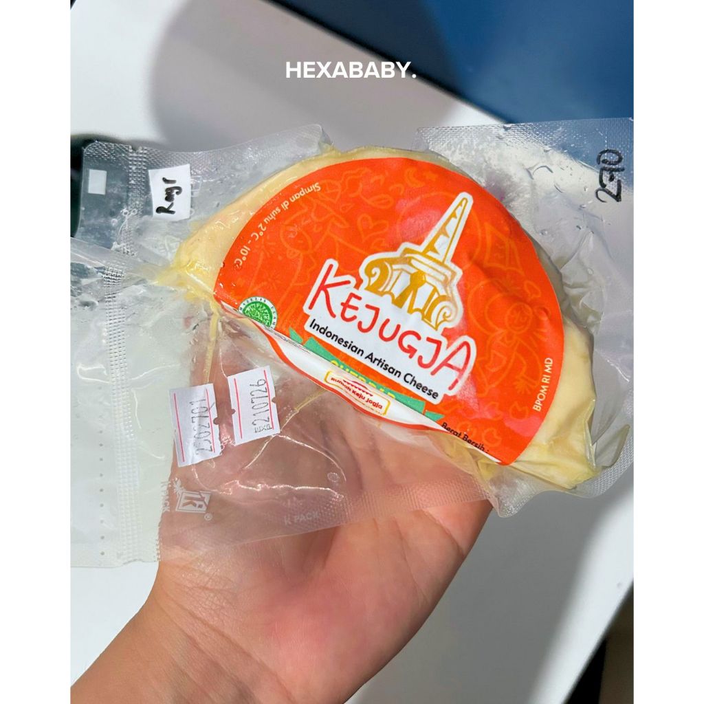 

KEJUGJA Artisan Cheese - Keju MPASI - Keju Cheddar (1/2 Wheel, ~250gr)