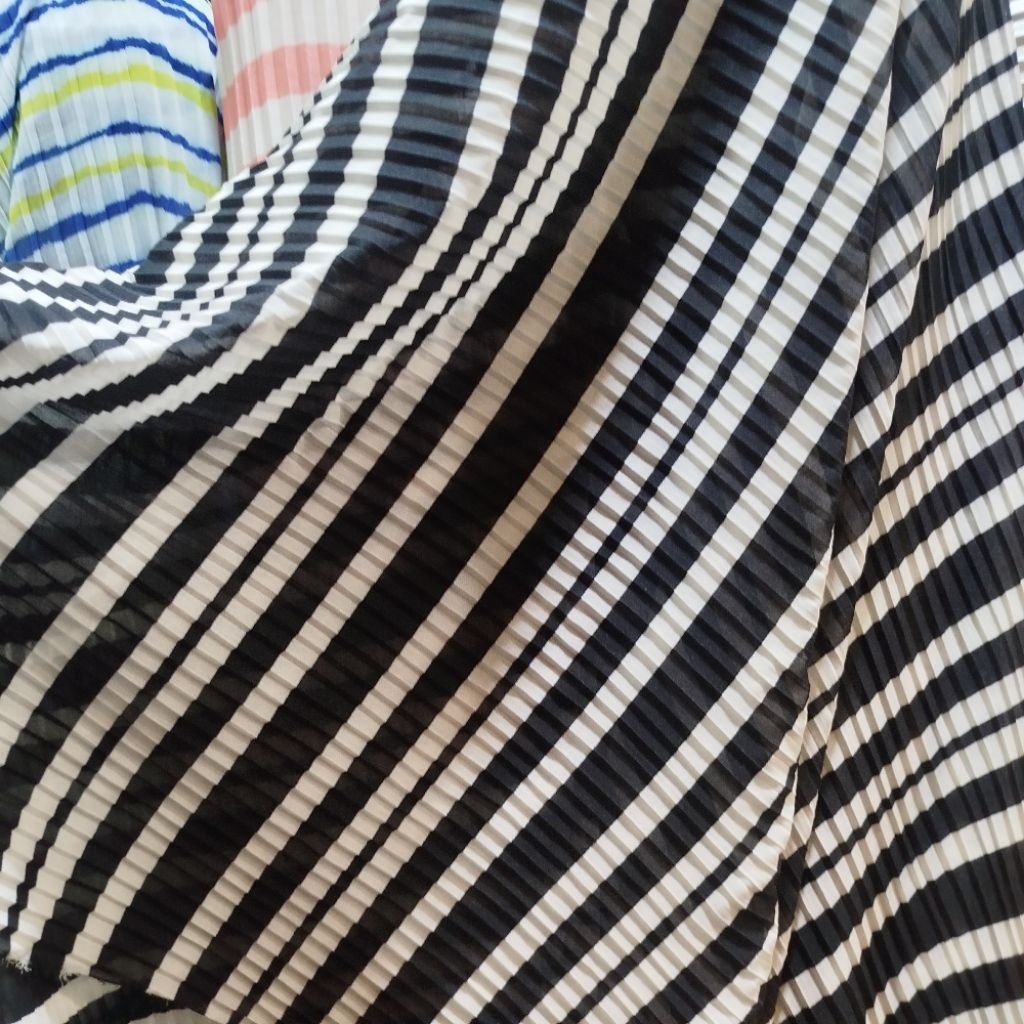 Bahan satin silk plisket motif // Kain satin silk plisket // Bahan satin silk // Kain satin silk mot