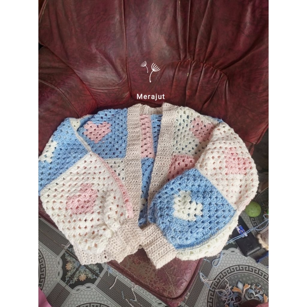 heart granny square Cardigan crop