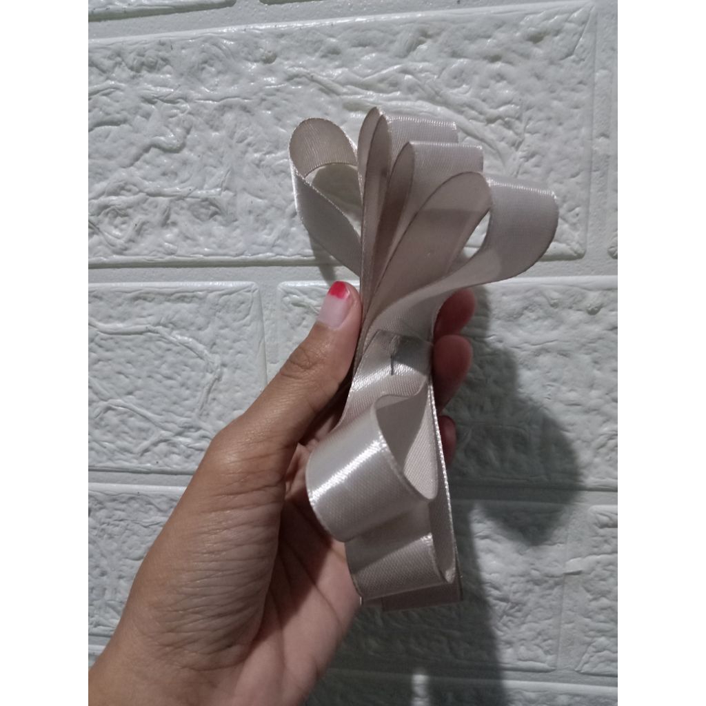 

pita satin meteran 1,5 meter lebar 2cm