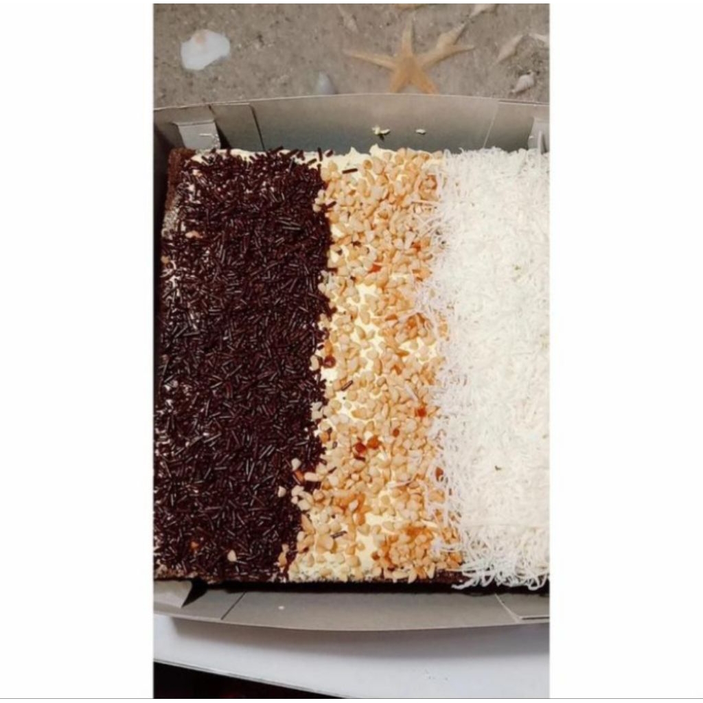 

Bolu Lapis Tiga Rasa / Lapis 3 Rasa Cake (Coklat, Keju, Kacang)