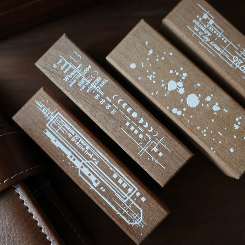 

Yi Er Rubber Stamp - small flower frame . dot border . film . camera a . camera b . full moon . half moon . I remember . Dots . if you . long frame . no.7926 . we desire