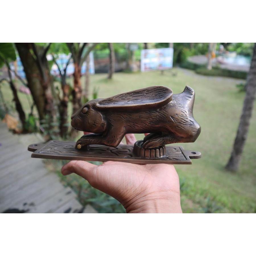 Ketukan Pintu Kelinci Kuningan Antik Padat