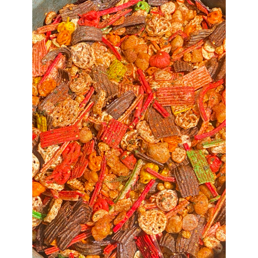

cemilan Kerupuk seblak kering campur mix pedas extra daun jeruk 1 kg 13 macam