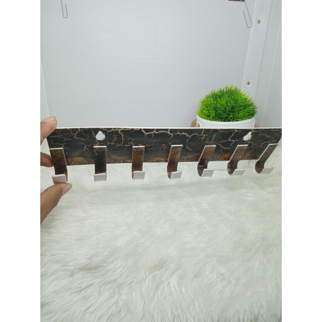 Gantungan baju ,gantungan kunci ,gantungan topi ,tempat baju,gantungan pakaian ,tempat kunci ,gantun