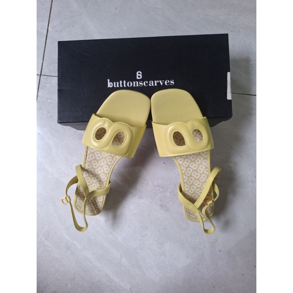 PRELOVED NINA SANDAL BUTTONSCARVES UKURAN 42