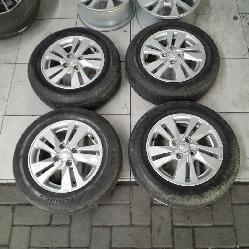 Velg Oem Copotan Mobil Datsun Ring 14 R14