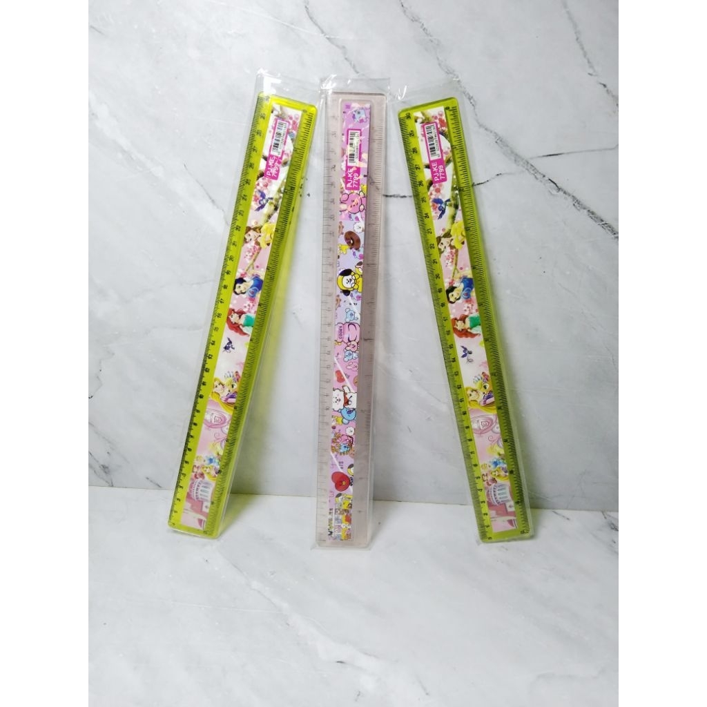 

PENGGARIS KARAKTER 20 CM / ROLL PLASTIK 20 CM