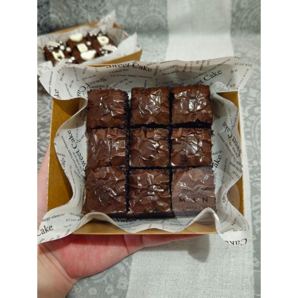 

Fudgy Brownies BITE SIZE in BOX (KHUSUS AREA MAKASSAR)