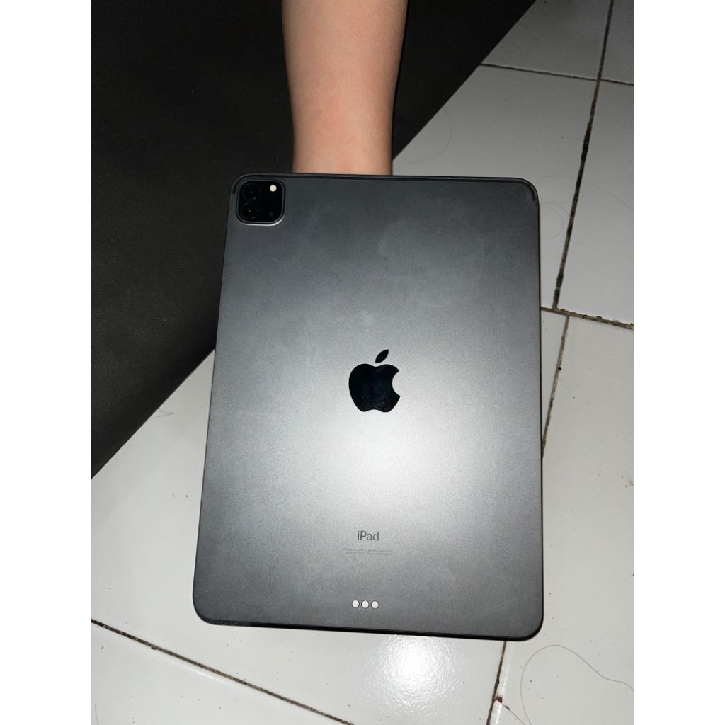 ipad pro 11 inc m1 128gb wifi + apple pencil (second bekas)