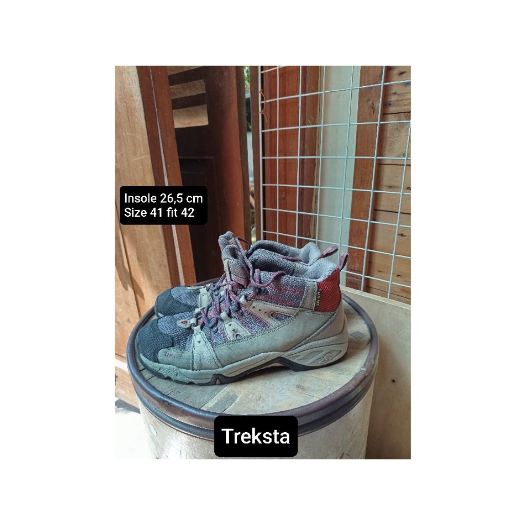 sepatu gunung second size 41 fit 42