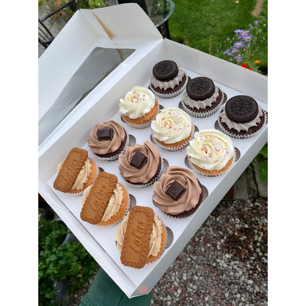 

birthday cupcake topping cream isi 12 pcs vancy cakes Batam / birthday cake / kue ulang tahun Batam / cupcake lucu / cupcake murah / cupcake premium