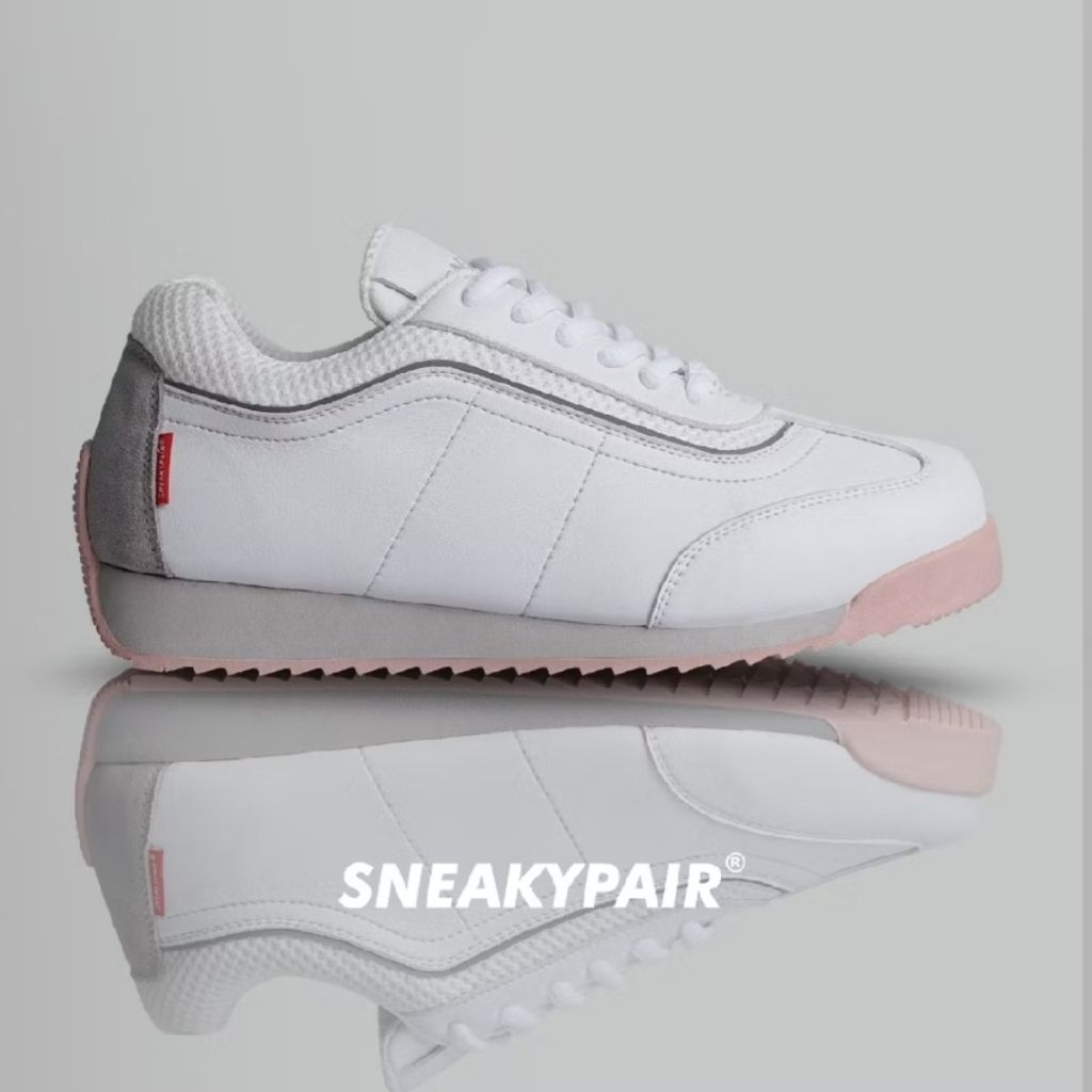 SNEAKYPAIR dash saturn-3 like new