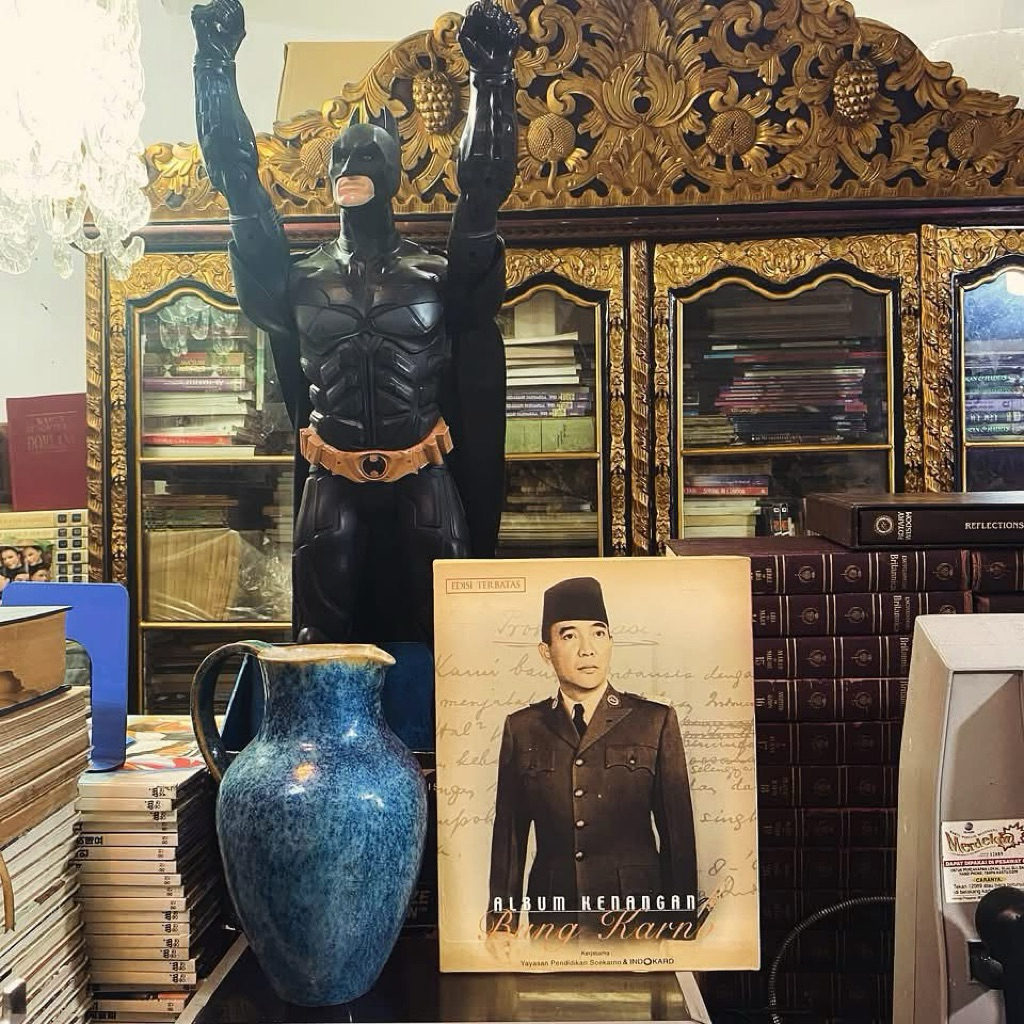 BUKU LANGKA > ALBUM KENANGAN BUNG KARNO DI KARTU TELEPON SAKTI EDISI TERBATAS