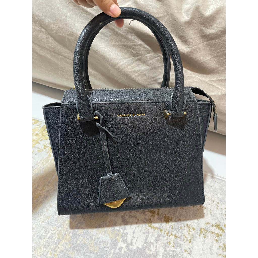 charles and keith zip leather tas hitam
