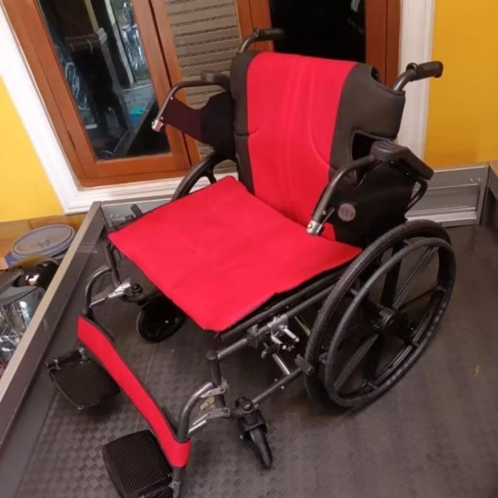 Kursi roda jumbo beban max 150 kg avico