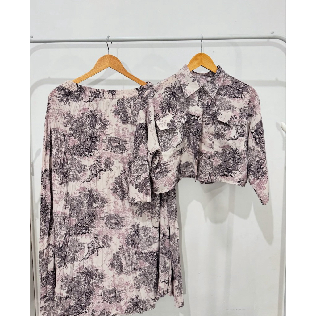 One set (Preloved)