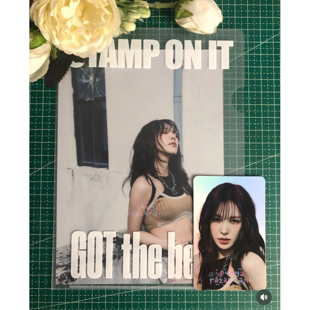 MD OFFICIAL WENDY POSCARD + PC HOLO STAMP ON IT GOT The Beat