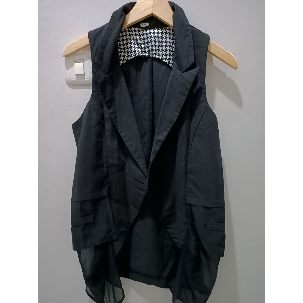 preloved vest hitam