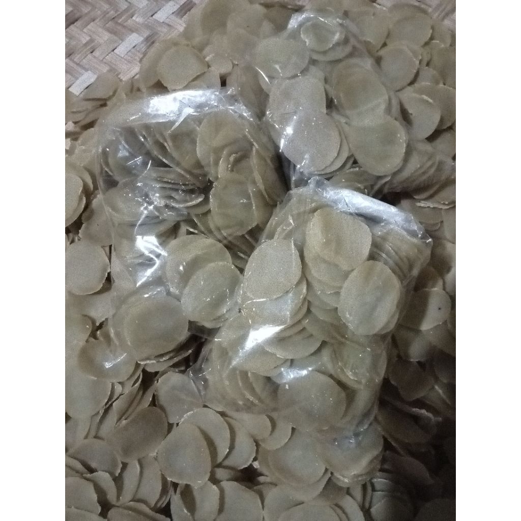 

Kerupuk bawang khas Rembang jateng