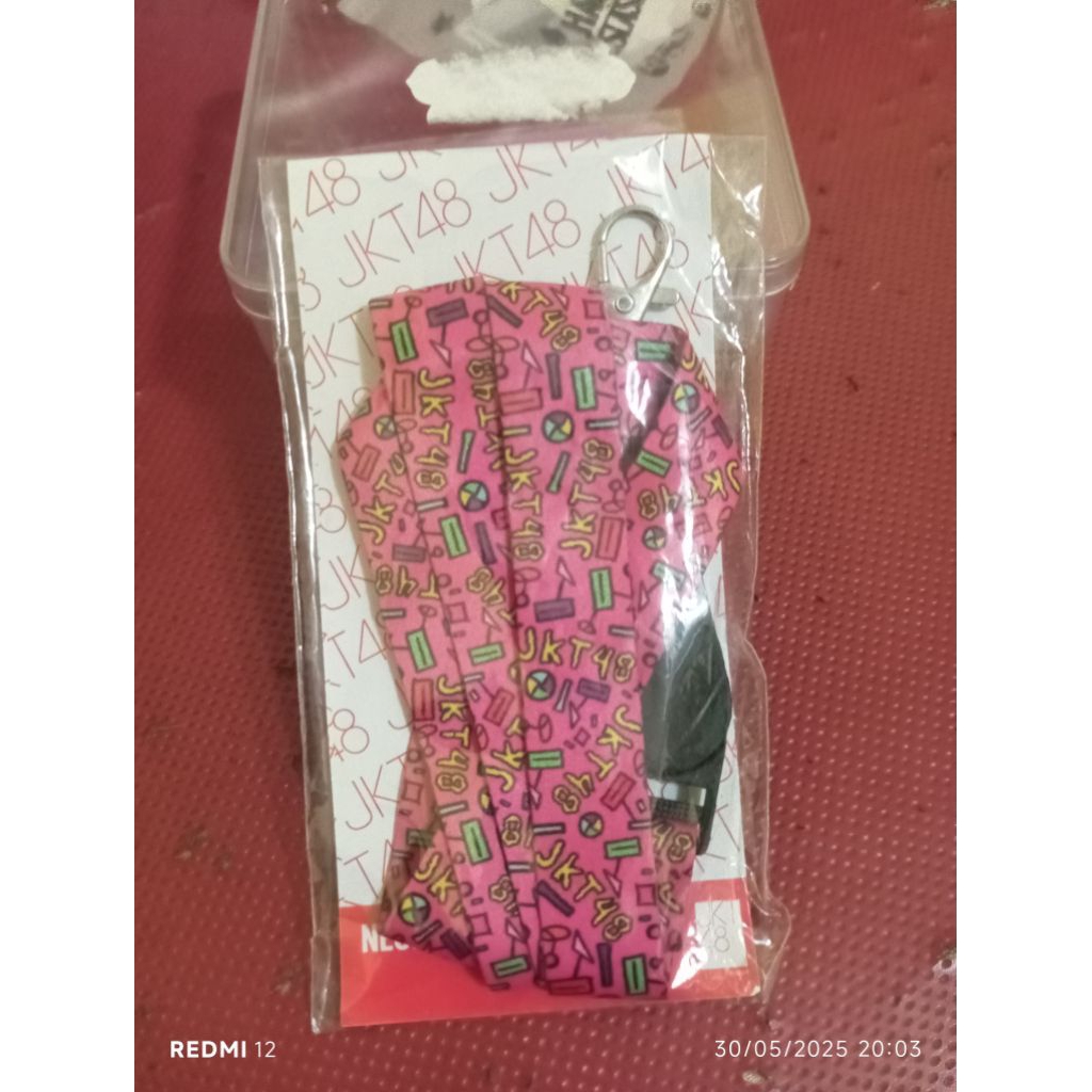 

lanyard pink JKT48