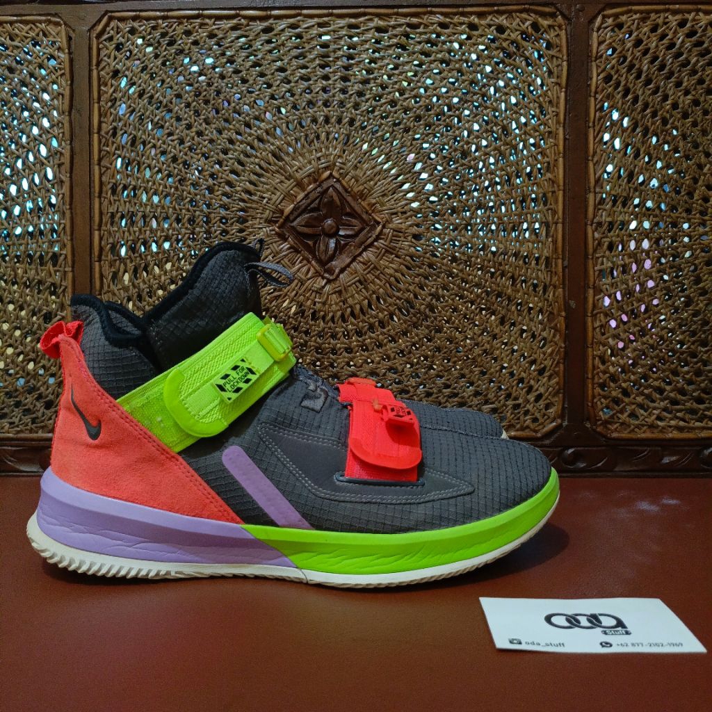 SEPATU BASKET MURAH LEBRON SOLDIER 13