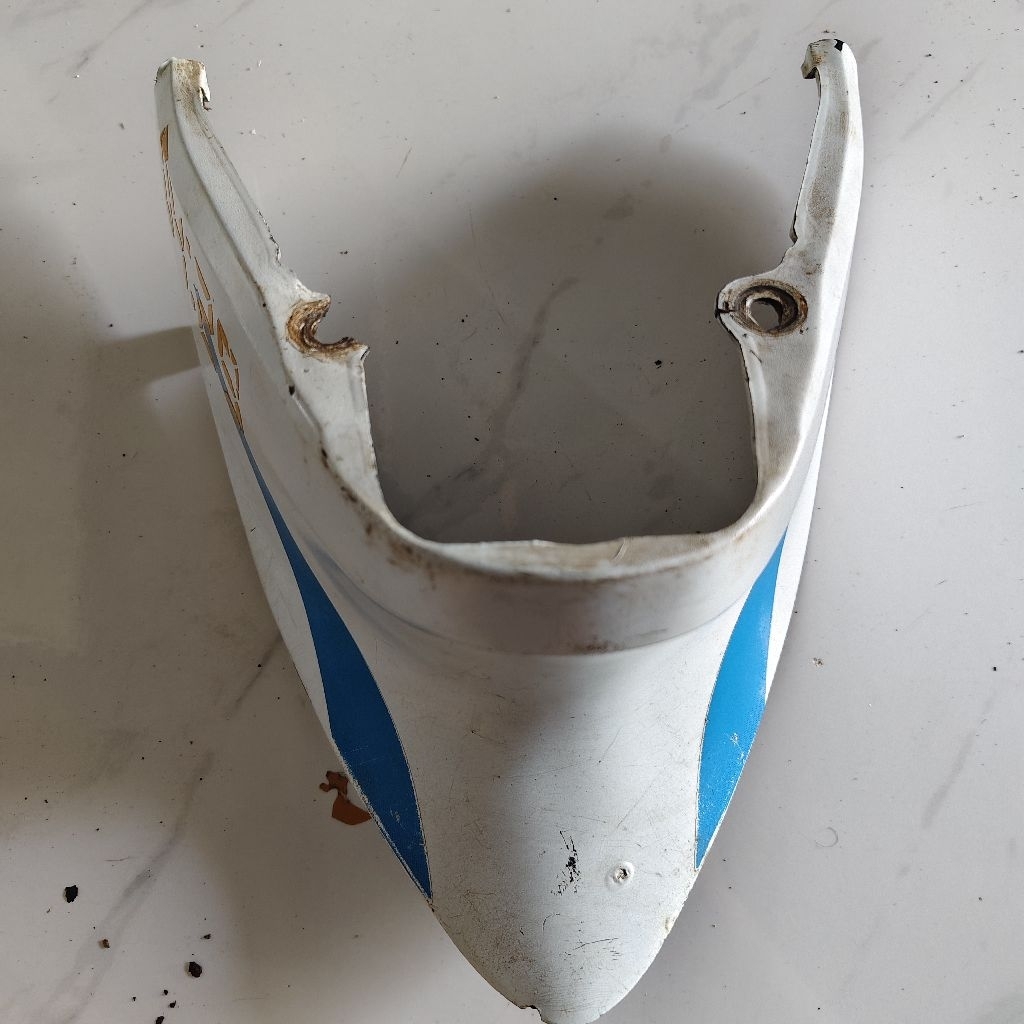 cover tangki Suzuki RK cool 47511 28F0 cbu tutup bawah jok jog tengki