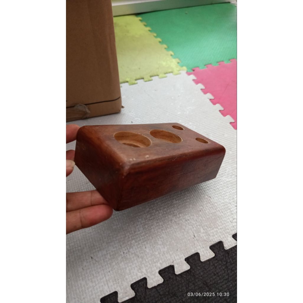 

Tatakan alat cetak Tablet manual kayu
