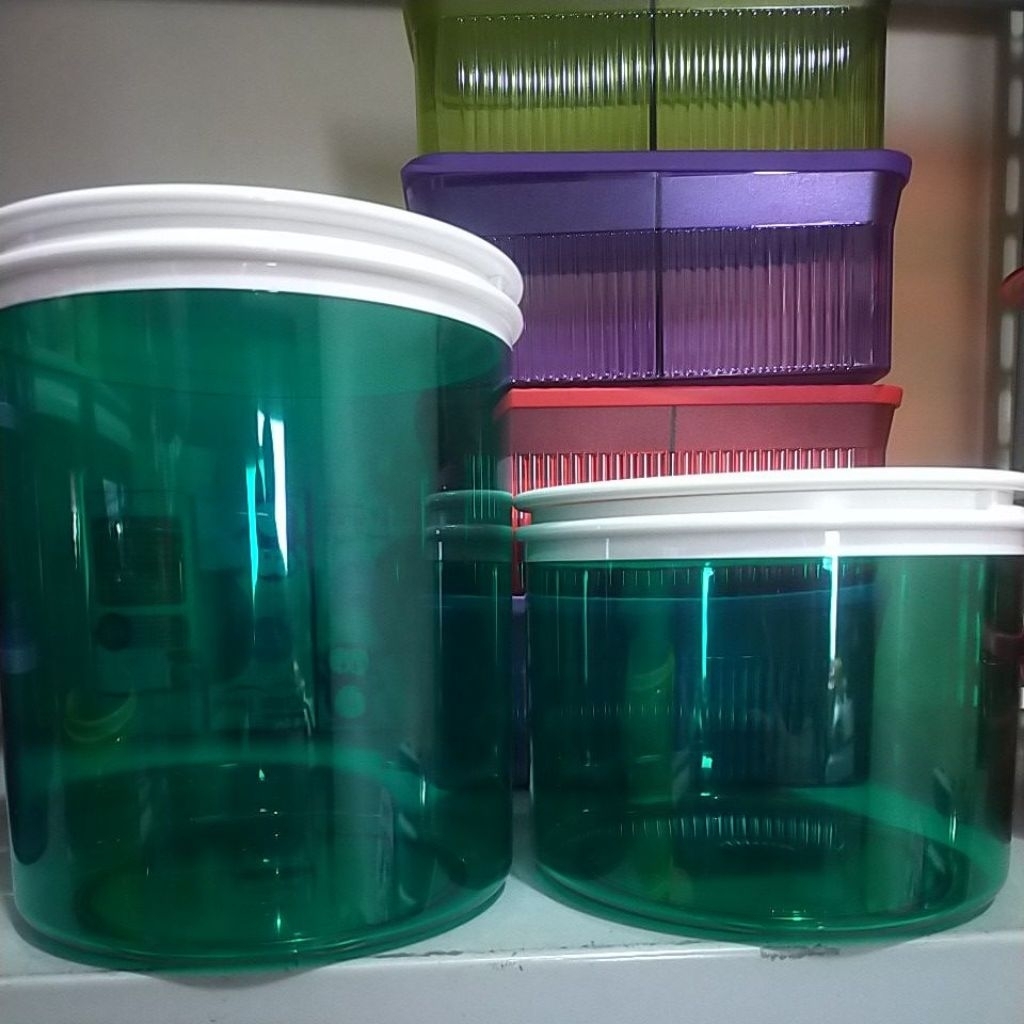TUPPERWARE jolly keeper set ( TOSCA)