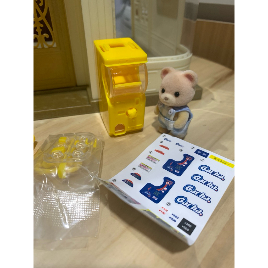 trinkets miniature gacha takara tomy jdream gashapon machine capsule toys