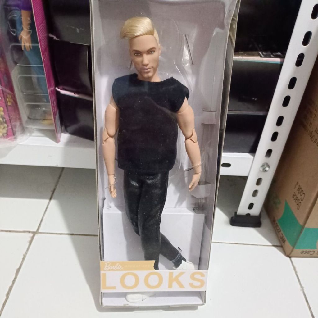 Ken looks sean model 5 Mattel