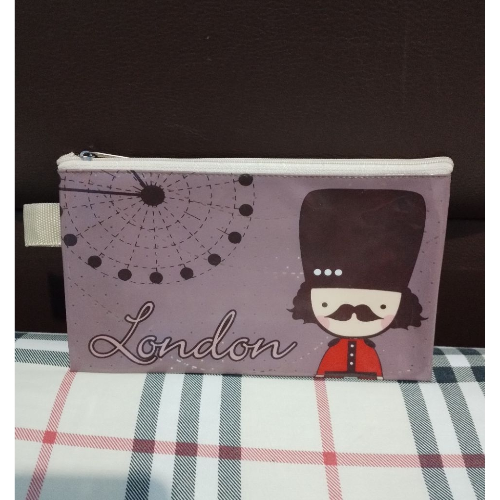 

Tempat pensil/Dompet pensil plastik transparan