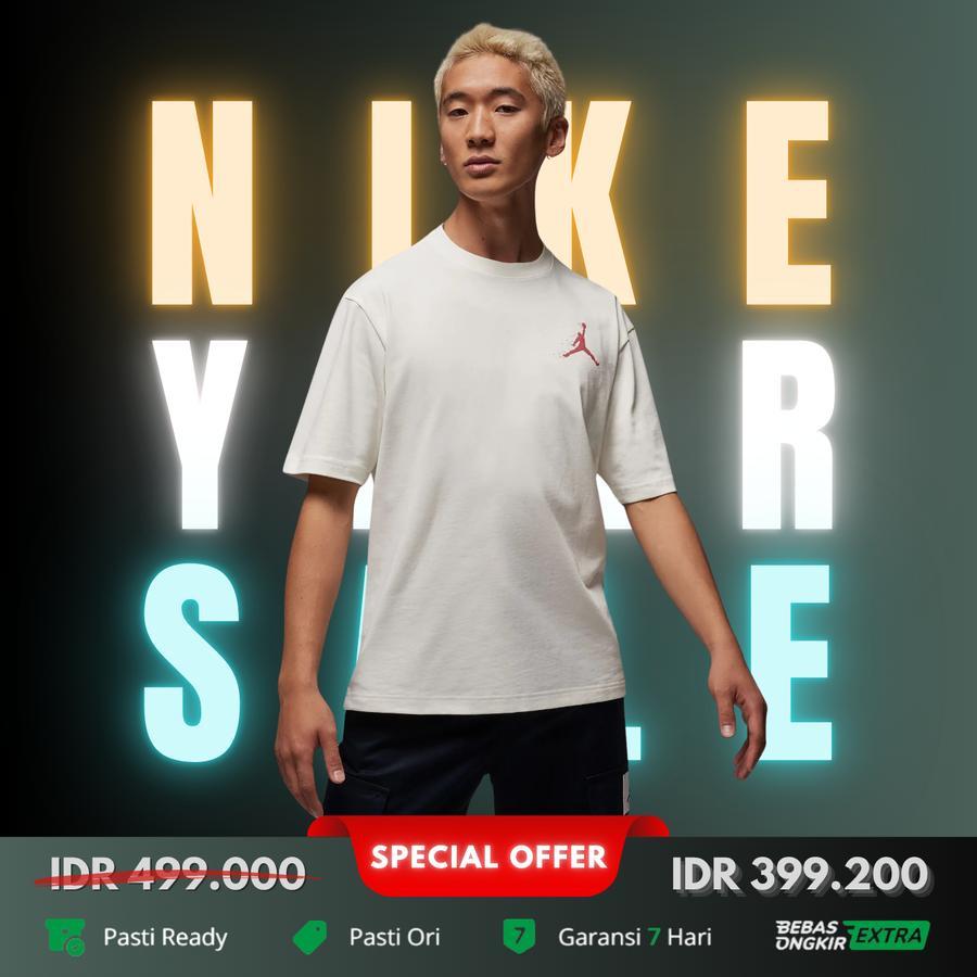 Kaos Nike Sportswear Men's Essentials Holiday Festive T-Shirt - Sail