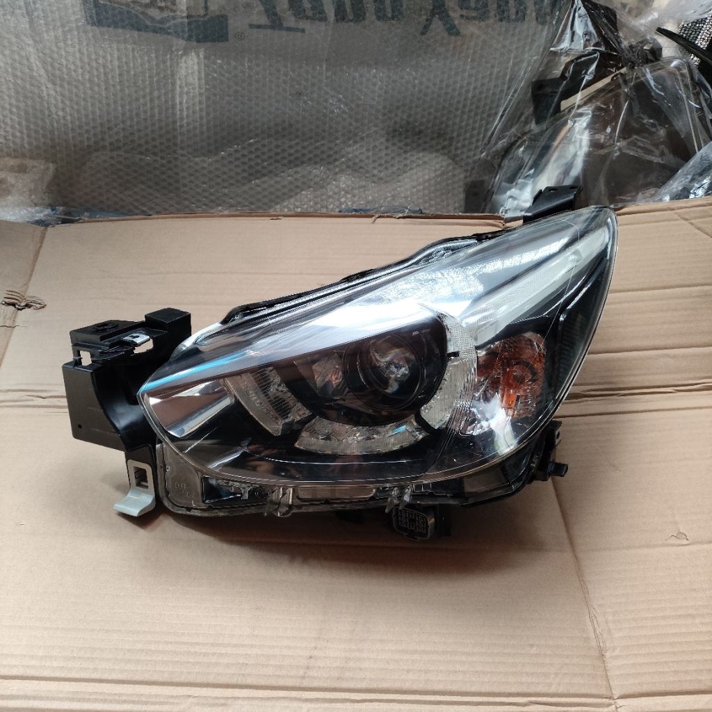 Headlamp Lampu Depan Mazda 2 skyactive 2015-2016-2017 original