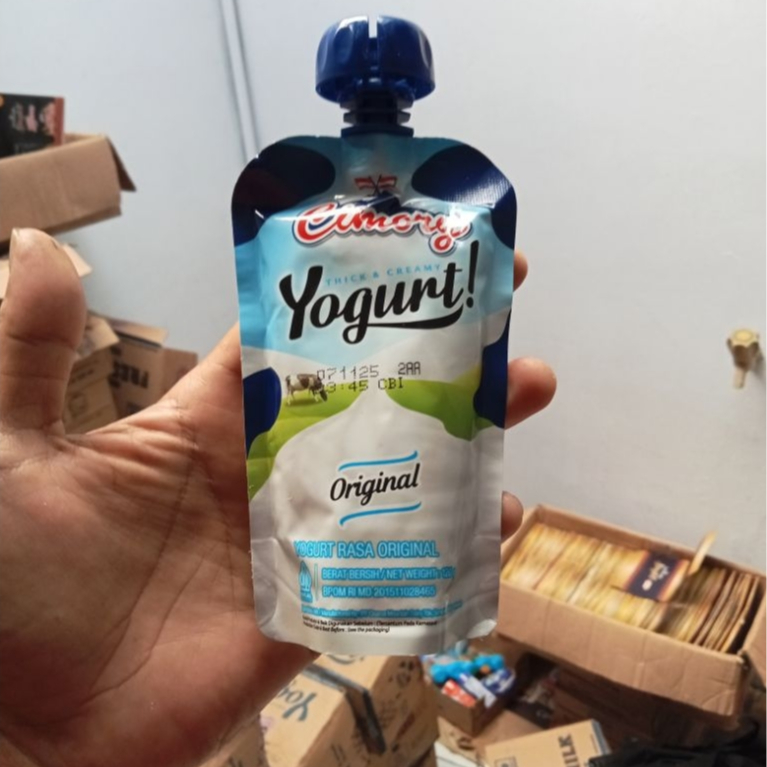 

Cimory Yogurt Squeeze 120 Gr 1 Dus isi 24 pouch cimory yogurt