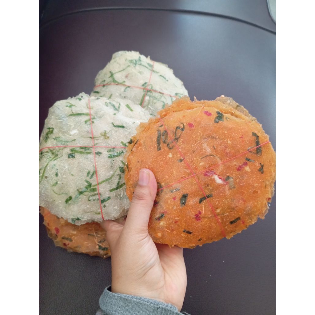 

KERUPUK PIRING KHAS KAMANG ASLI BUKITTINGGI/ OPAK UBI PIRING FULL DAUN BAWANG ISI 10 UKURAN BESAR DIAMETER 40