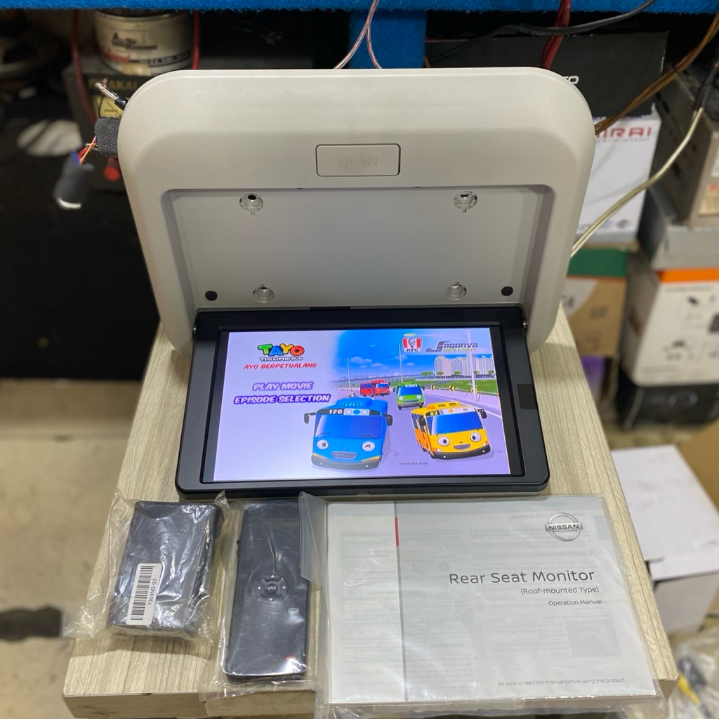 Tv roof monitor nissan serena c26 ( bisa dipasang dimobil lain ga ada logo )