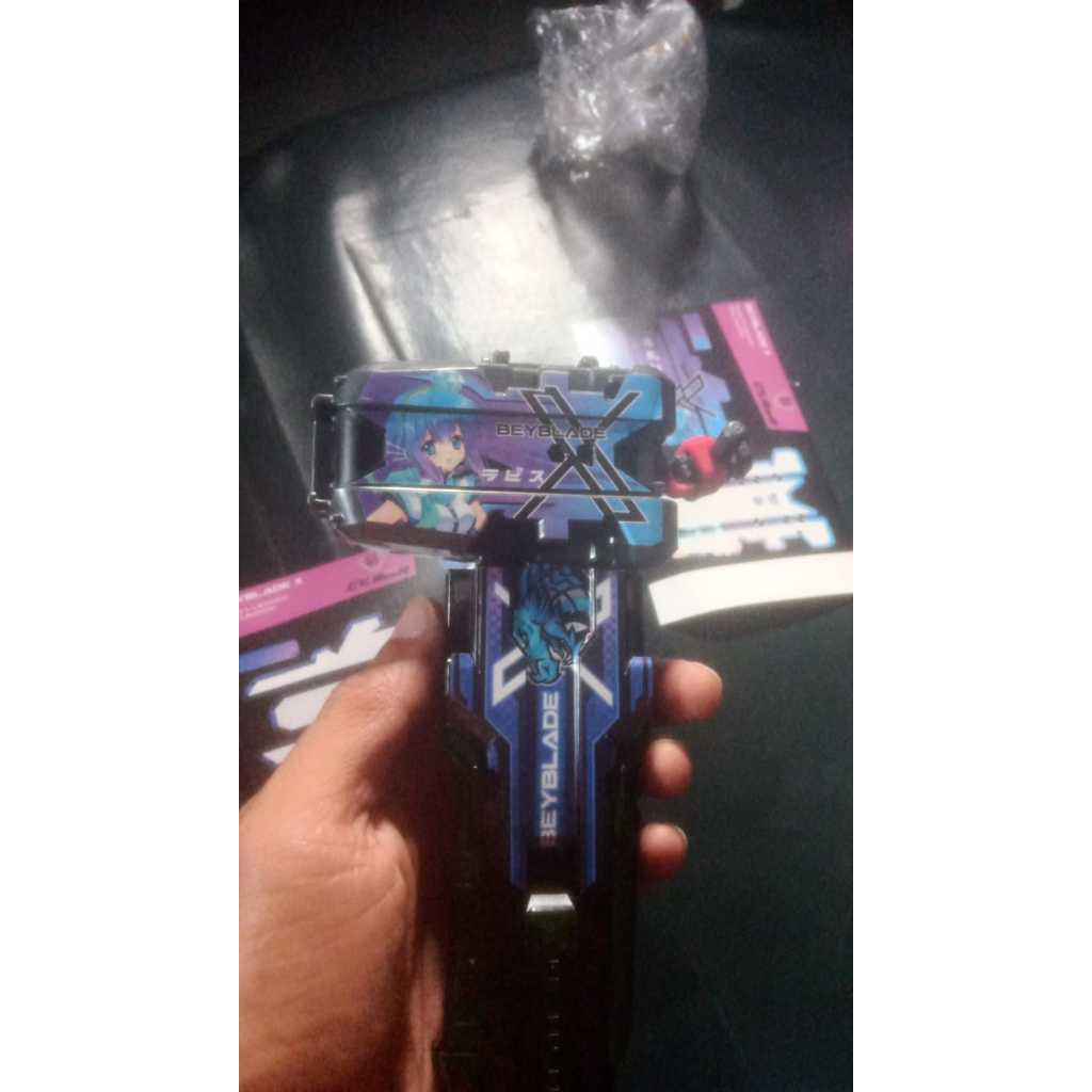 Stiker Custom Winder R Launcher + Grip Beyblade X  - Vinyl Anti Air 14,5x9,5cm, Desain Custom