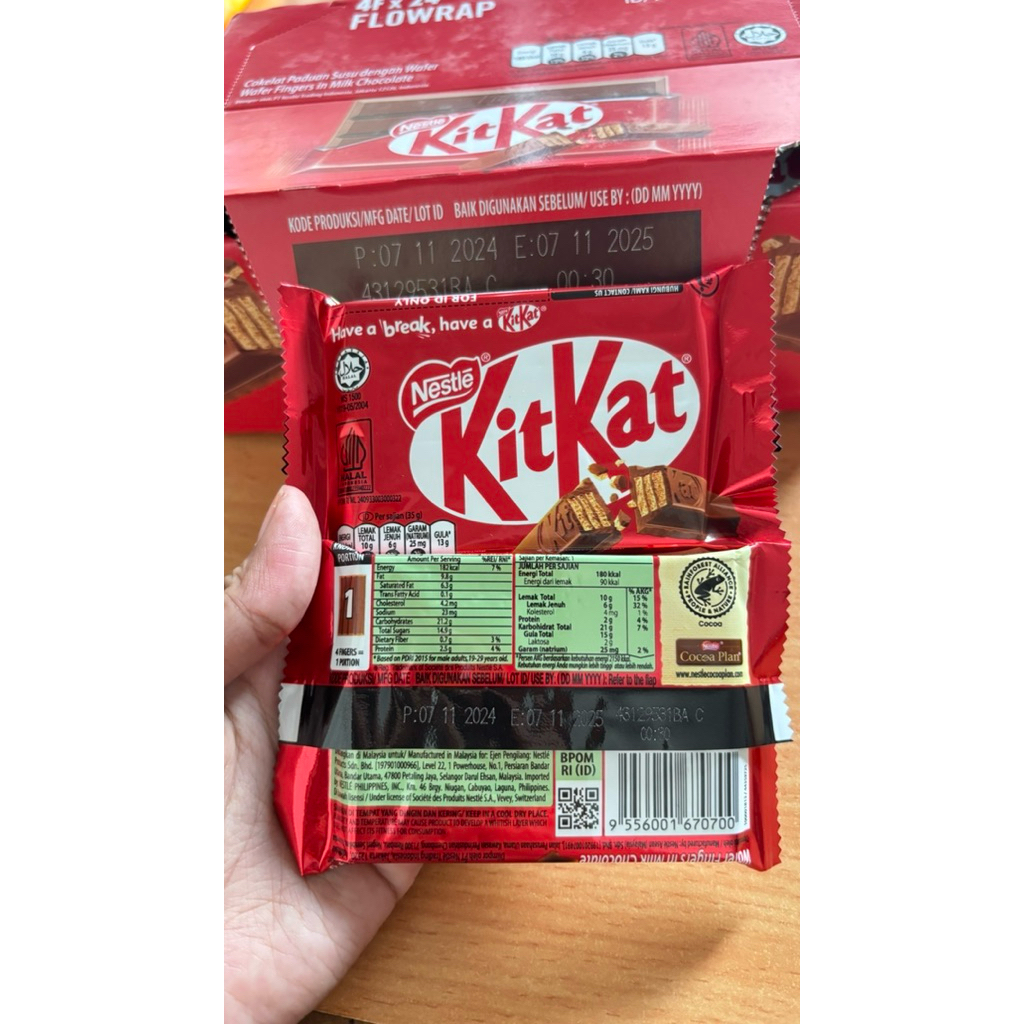 

coklat kitkat 4 sekat 35gr exp bln 11 2025 ( sepaket dapat 2 )