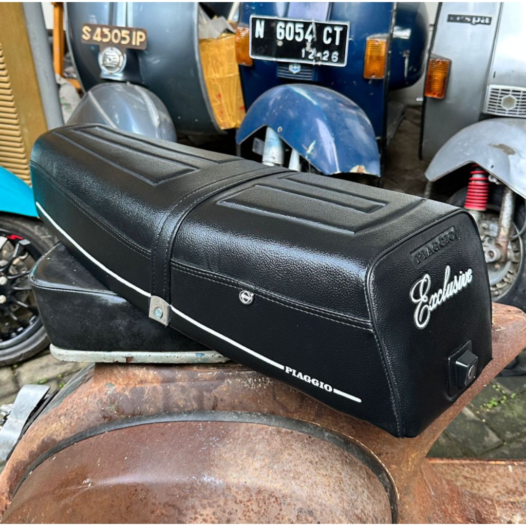 Jok vespa exclusive / Jok panjang vespa exclusive / Jok vespa exlusive panjang original