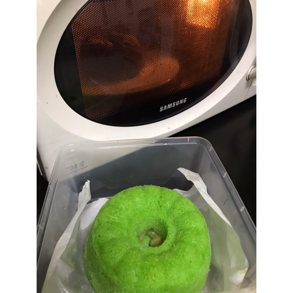

bolu pandan lumer ditengah